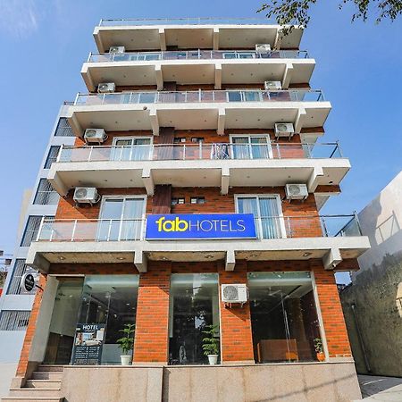 Fabhotel Unique Stay Нойда Экстерьер фото