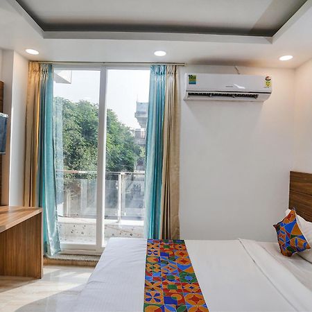 Fabhotel Unique Stay Нойда Экстерьер фото