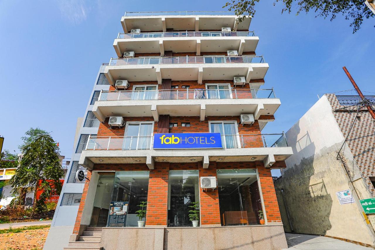 Fabhotel Unique Stay Нойда Экстерьер фото