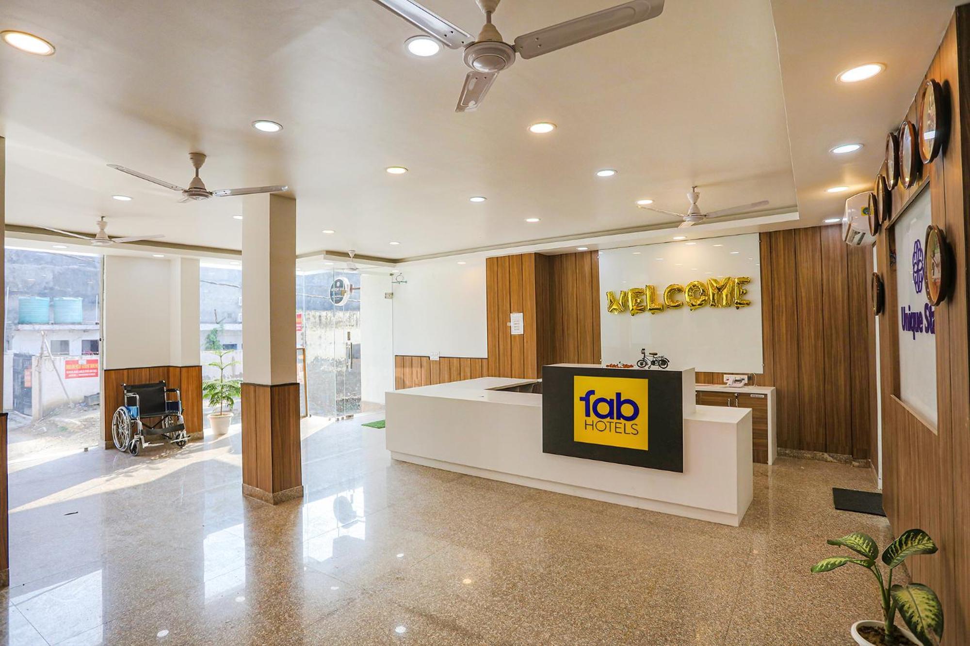 Fabhotel Unique Stay Нойда Экстерьер фото