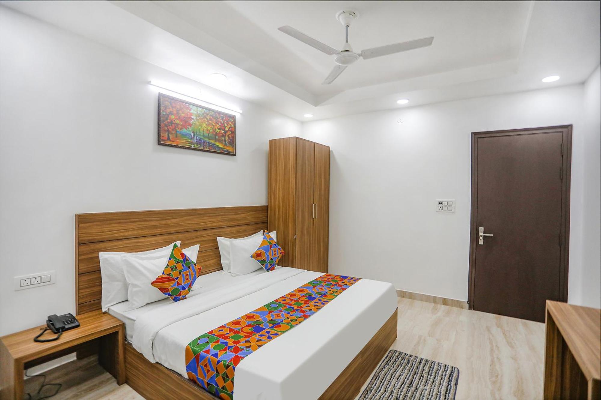 Fabhotel Unique Stay Нойда Экстерьер фото