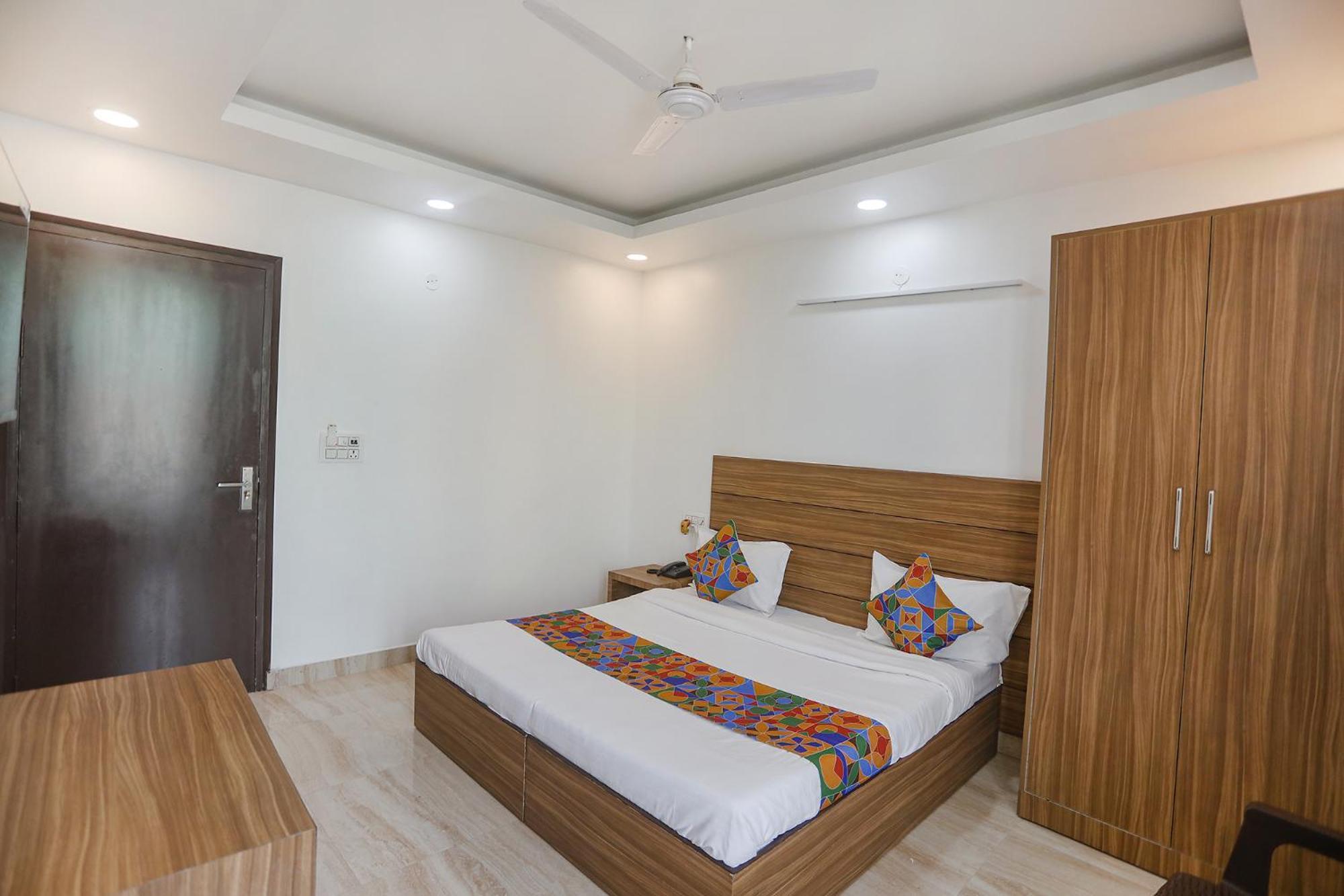 Fabhotel Unique Stay Нойда Экстерьер фото