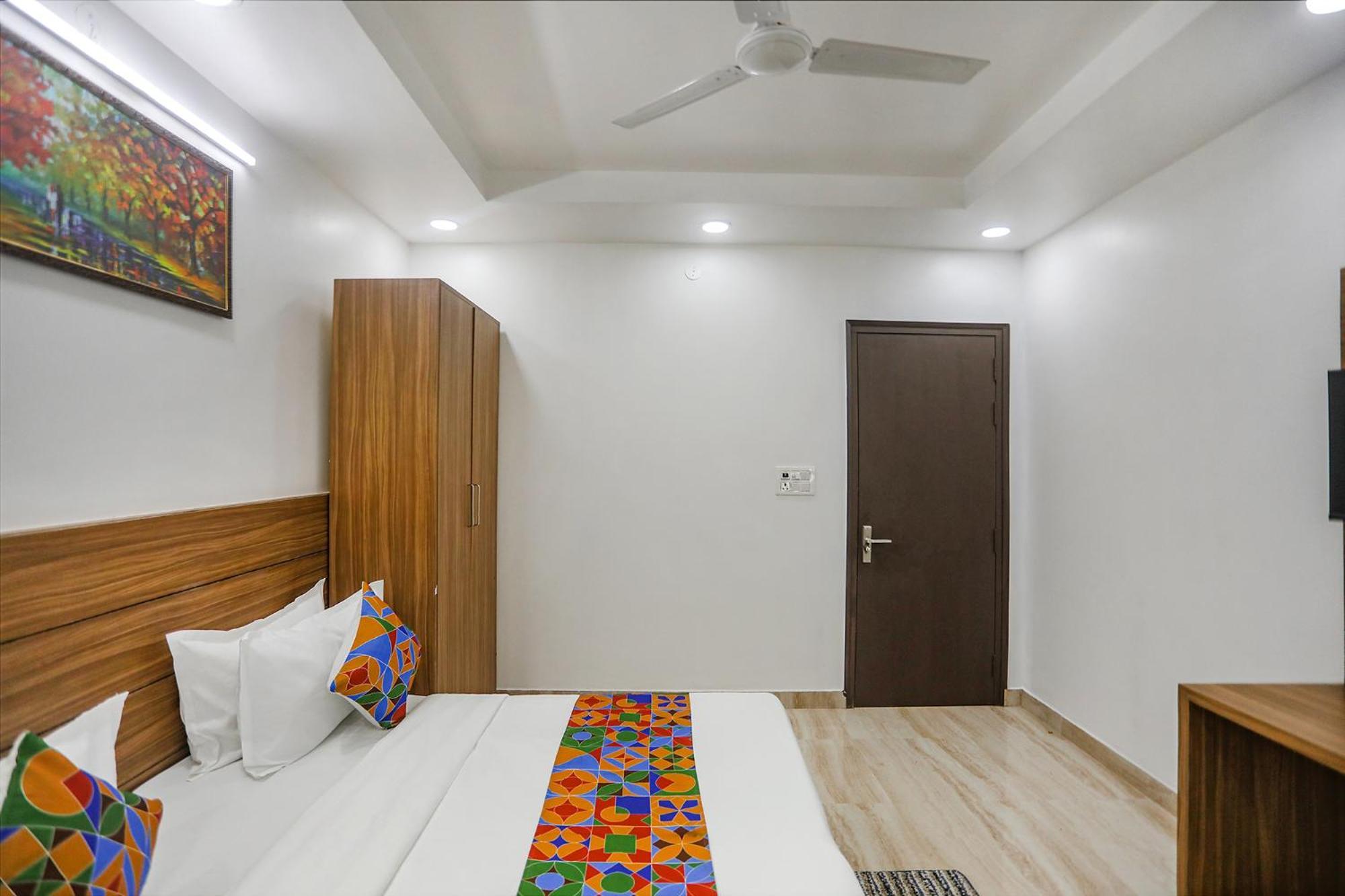 Fabhotel Unique Stay Нойда Экстерьер фото